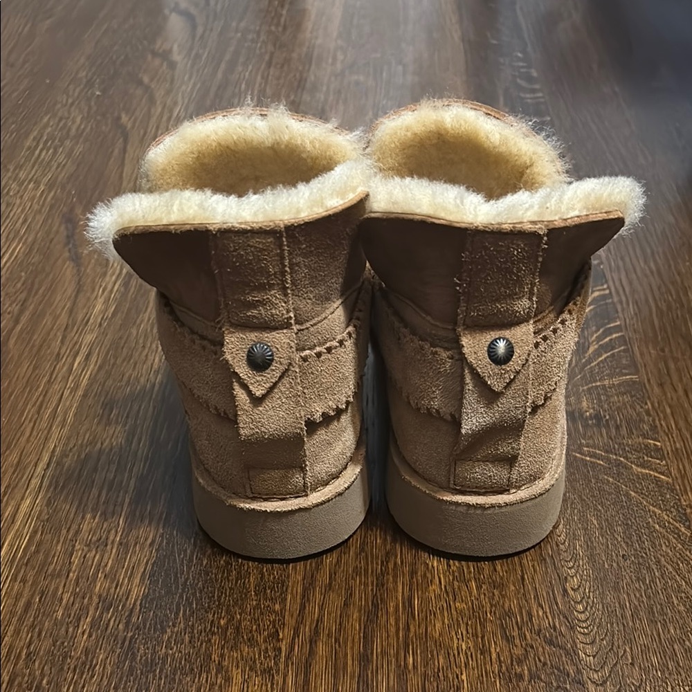 Cozy Tan Ugg Suede Boots with Fur Lining - Picture 2 of 4
